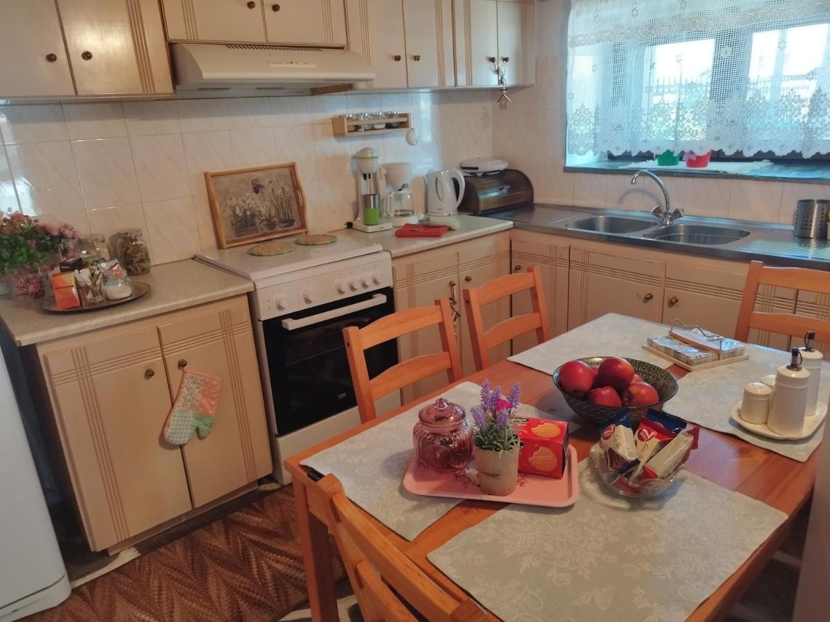 Cosy Lake House, Μια Ανάσα Πριν Τη Λίμνη Kalívia エクステリア 写真